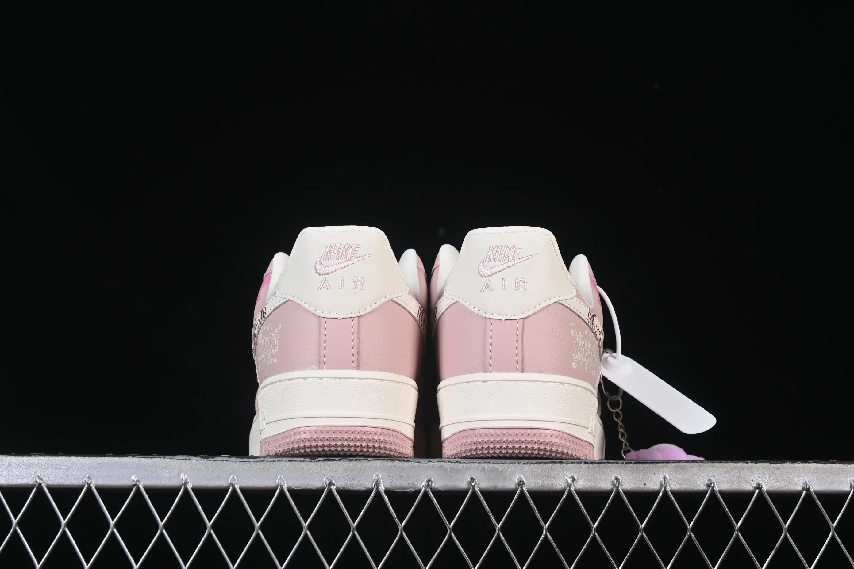 All categories Nk Air Force 1 Air Force series Nk Air Force 1 Low Air Force low-top Nike Air Force 1'07 Low "Virgo" Hand-painted graffiti twelve constellations series Virgo Air Force One low-top casual sneakers Constellation 823-922